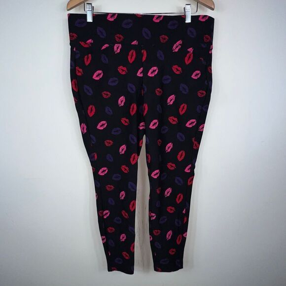 Torrid Lip Print Pixie Pant - Picture 2 of 13